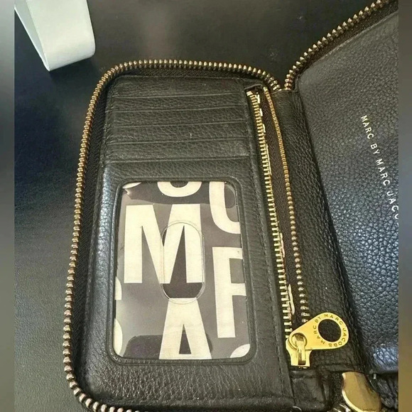 Marc by Marc Jacobs Classic Q Wingman Wristlet - Picture 9 of 11